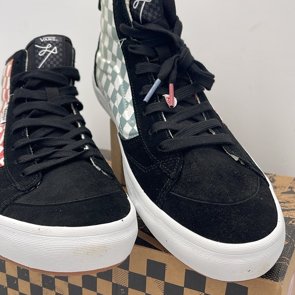 Vans WMNS High-Top Sneakers The Lizzie
Checkerboard Black/Multi
VN0A4BX1BML - Picture 6 of 16